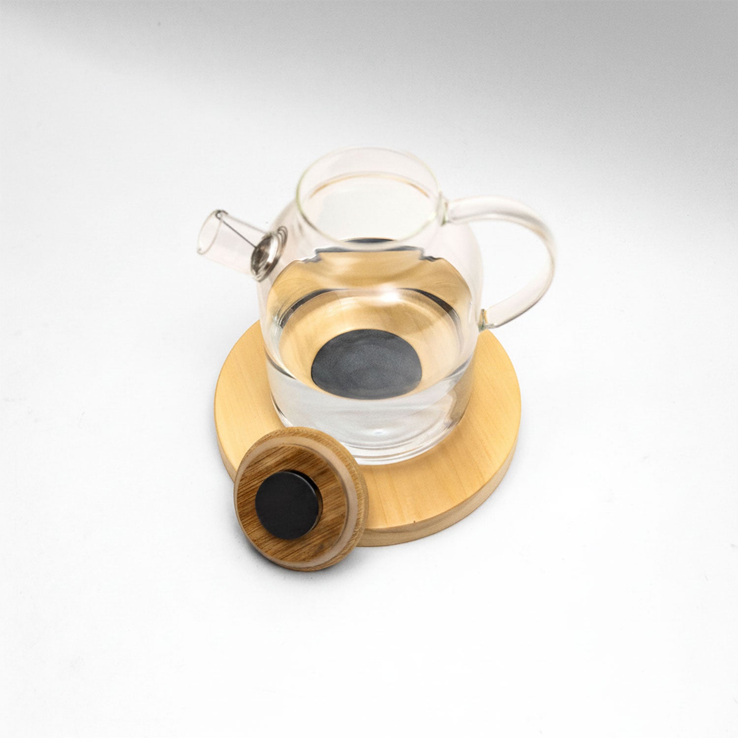 Vrč za magnetiziranje vode