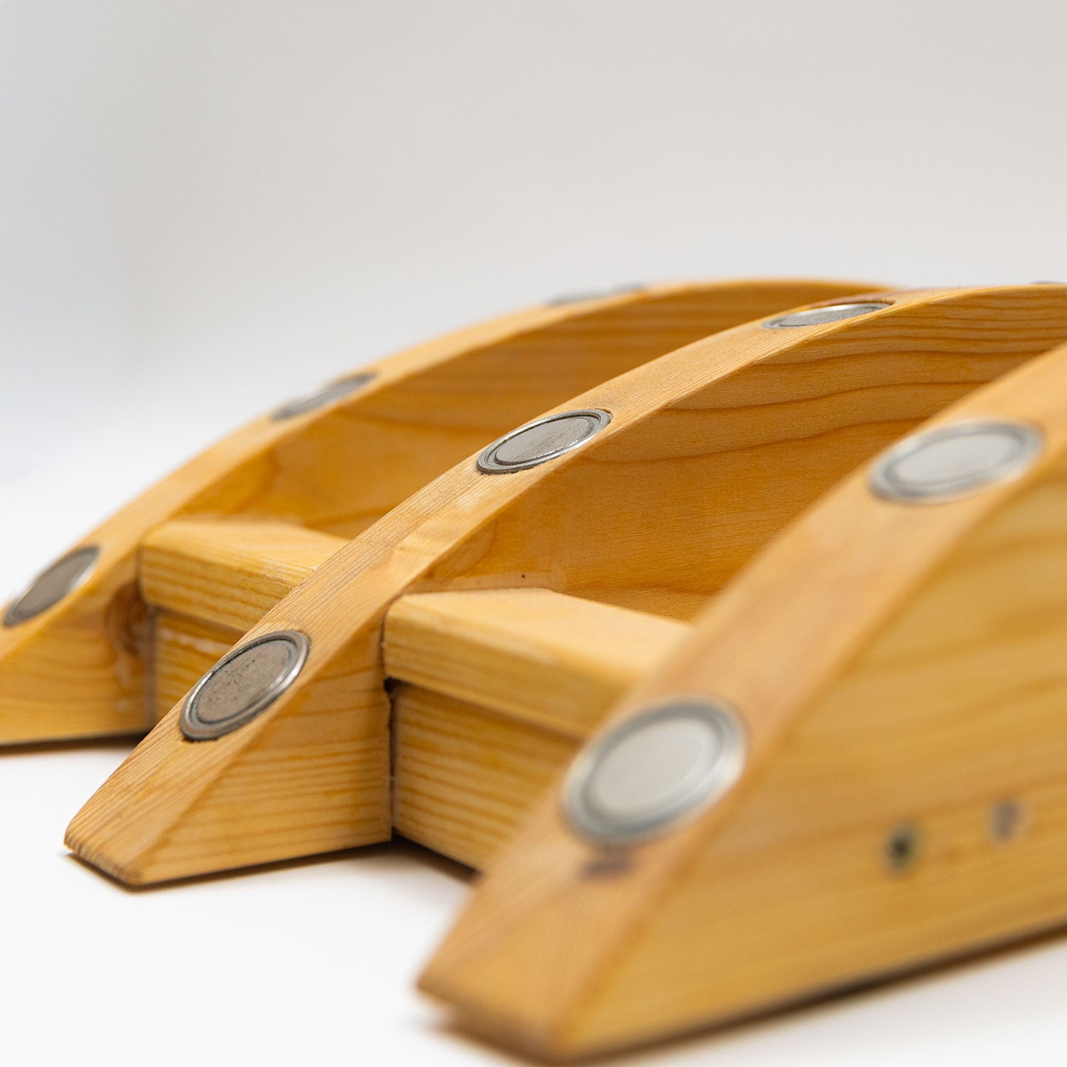 Lok za magnetno masažo hrbtenice