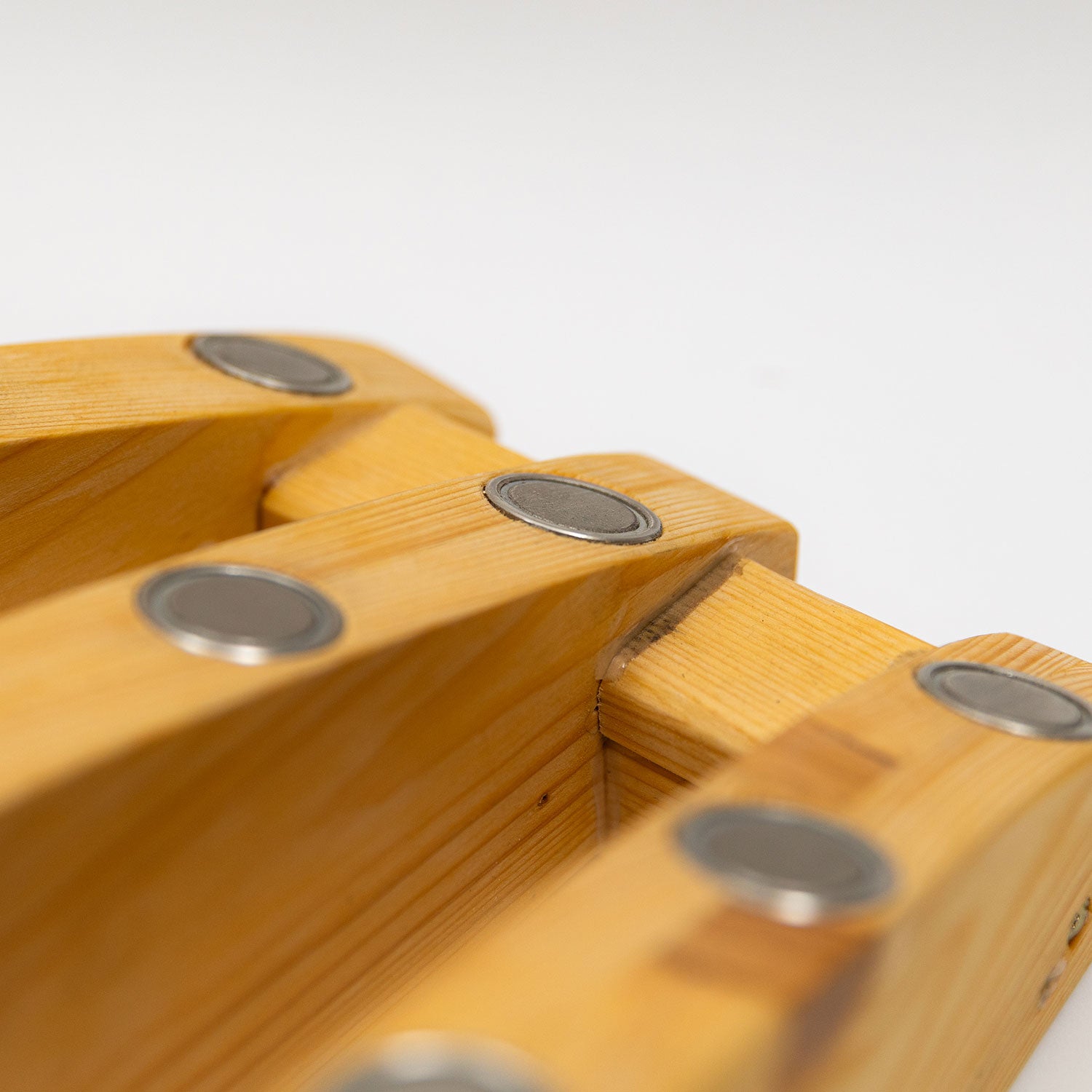 Lok za magnetno masažo hrbtenice