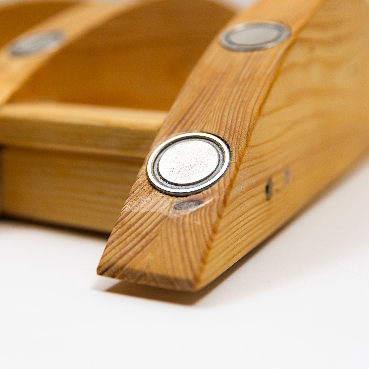 Lok za magnetno masažo hrbtenice