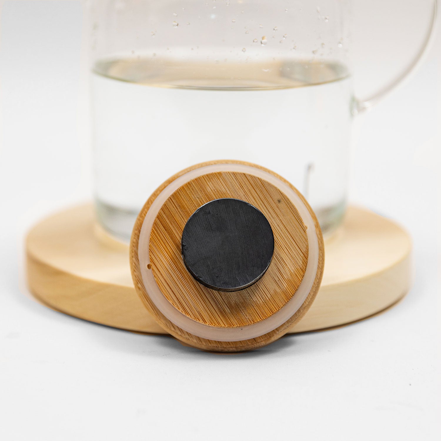 Vrč za magnetiziranje vode