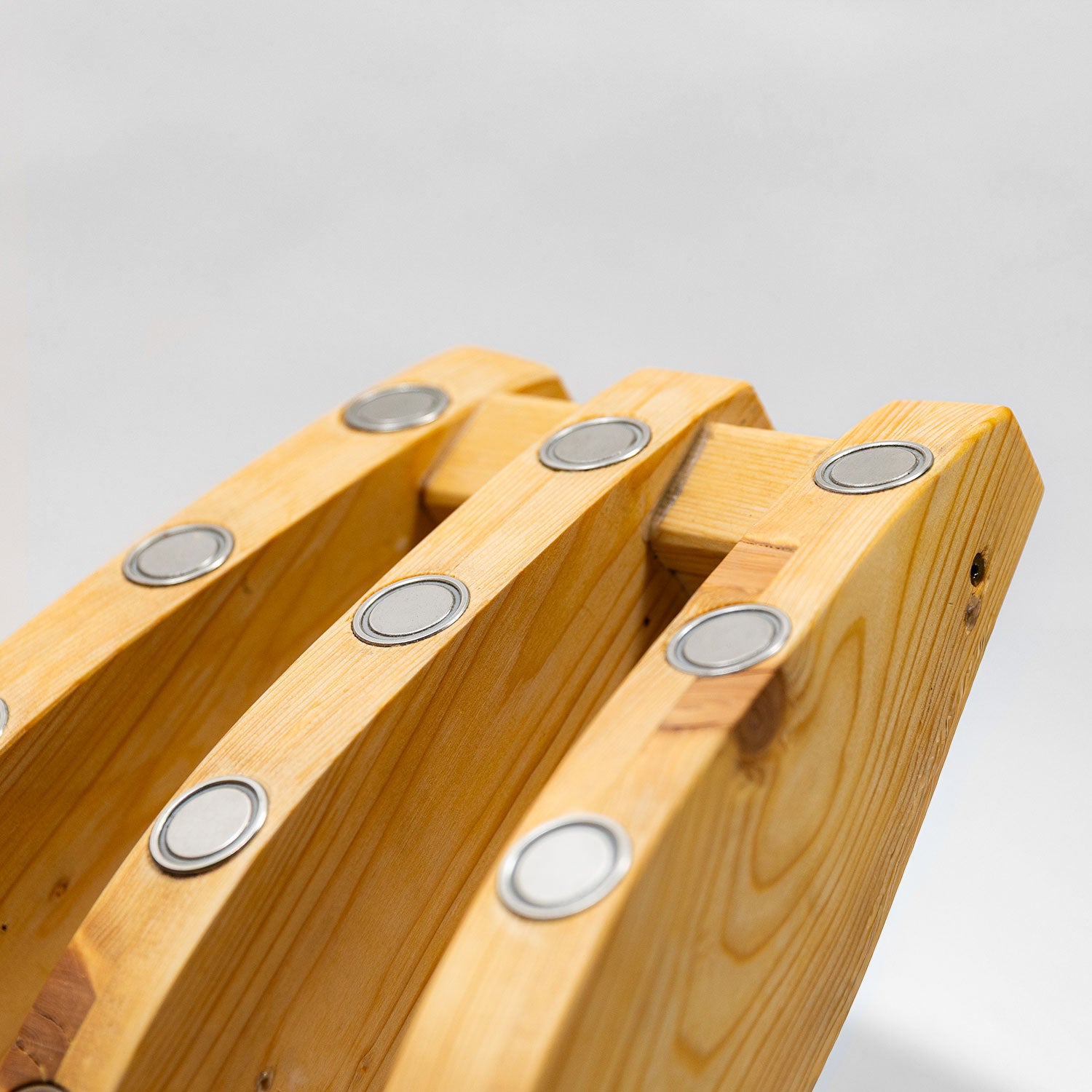 Lok za magnetno masažo hrbtenice