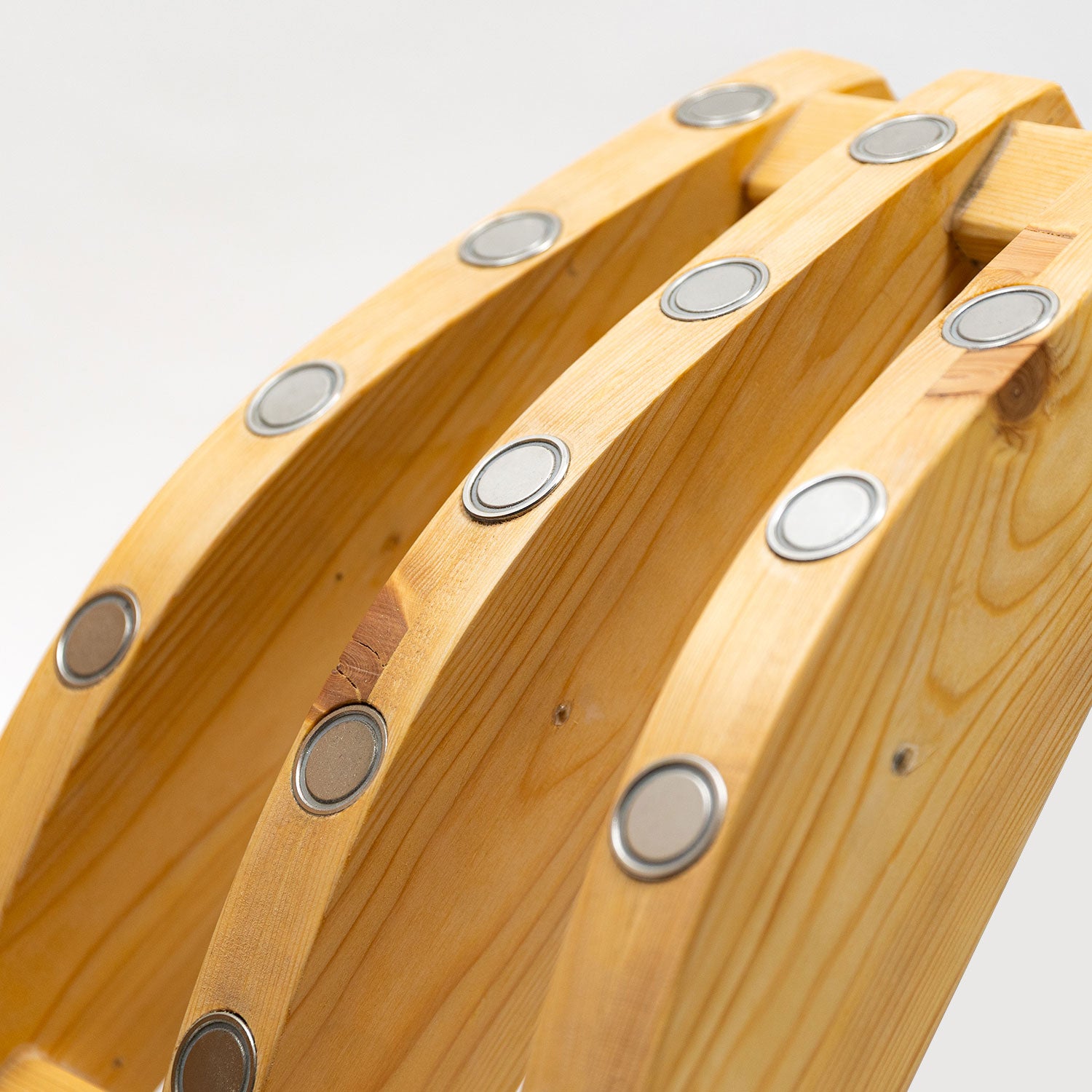 Lok za magnetno masažo hrbtenice